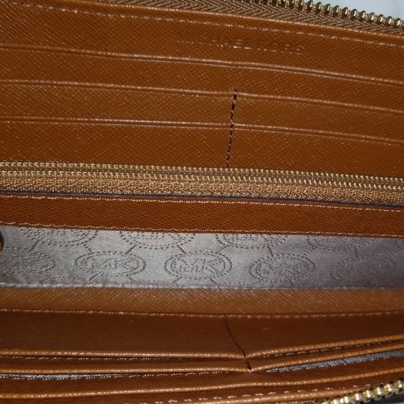 Michael Kors Zip Around Wallet - Picture 4 of 7
